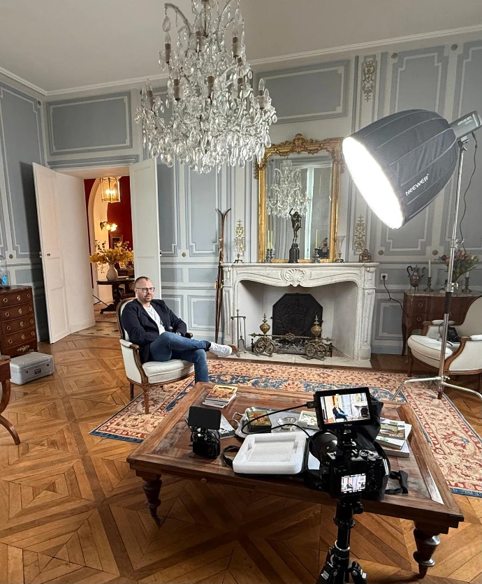 Damien Chauvin conseiller immobilier iad à Bains-sur-Oust portrait professionnel